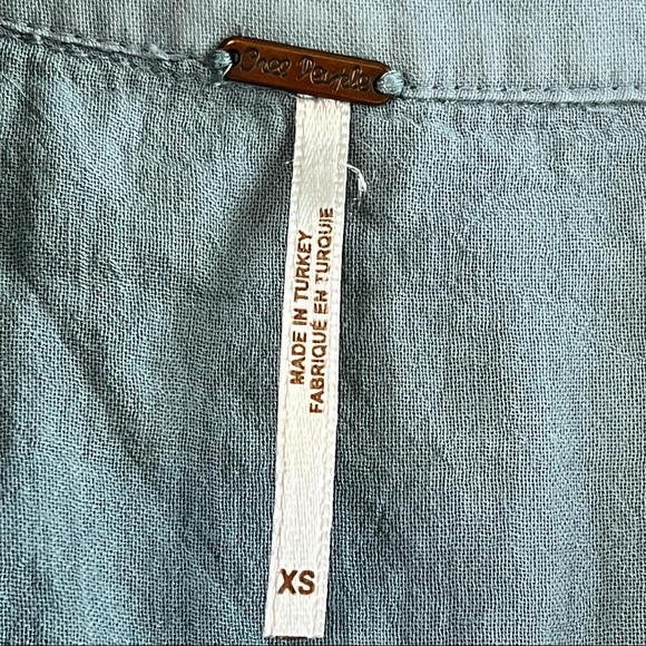 Free People Blue Hi Low Button Down Blouse EXTRA SMALL - Picture 4 of 4